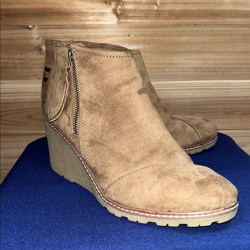TOMS Tan Suede Wedge Ankle Boots size 8.5